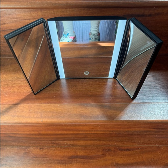 Accessories - Fold up makeup mirror really cool!! 🤗🩷🎉